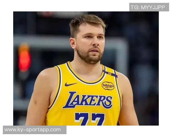 东契奇26岁已成联盟唯一现役30岁前五次入选最佳阵容一阵球员